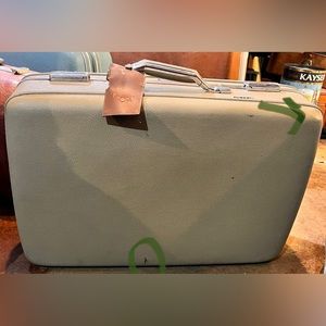 20” Hard Side Vintage American Tourister Tiara Luggage Suitcase No key